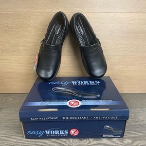Easy Works by Easy Street Bentley
Women's Slip Resistant Work Shoe NWB!